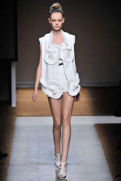Look 3